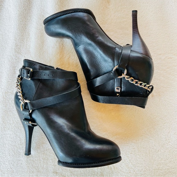 ALEXANDER MCQUEEN CHAIN STRAP STILETTO ANKLE BOOTS SIZE 8.5 EUC - Picture 6 of 16